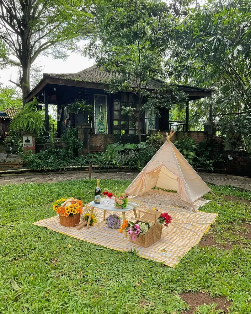 1. Ocean Park, 2. Menteng Park Bintaro, 3. BXSea, 4. Aviary Park, 5. The Nice Garden, 6. Kampung Konservasi Rimbun, 7. Trans Snow World Bintaro, 8. Broadway Alam Sutera, 9. Kandank Jurank Creative Park, 10. Jaletreng Riverpark