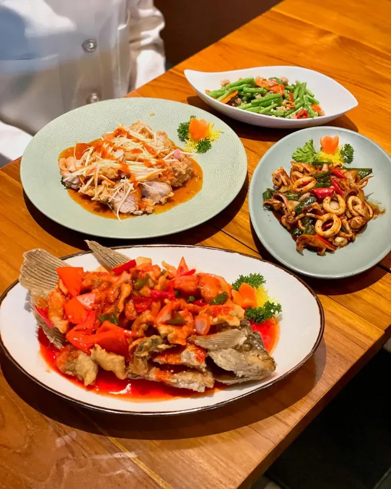 1. AROEM, 2. Karose Bistro , 3. Cibiuk Resto, 4. SAMEDJA, 5. Amanaia, 6. Waroeng Sambal Bakar, 7. Seribu Rasa, 8. Makan Bawah Pohon, 9. Maison Tatsuya, 10. Greyhound Cafe