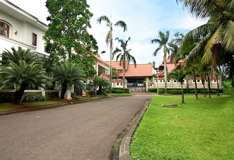6 Keuntungan Tinggal di Pondok Indah, Kawasan Elit Berfasilitas Premium, 1. Terletak di Kawasan Elit, 2. Akses Mudah ke Rumah Sakit Pondok Indah, 3. Memiliki Pusat Perbelanjaan Pondok Indah Mall, 4. Pilihan Supermarket Premium, 5. Fasilitas Kolam Renang dan Lapangan Golf, 6. Penghuni dari Komunitas Eksklusif