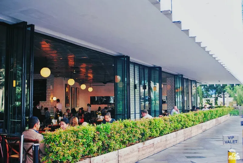 1. Dekat dengan Pusat Bisnis, 2. Akses Mudah ke Setiabudi dan Gatot Subroto, 3. Pusat Perbelanjaan yang Melimpah, 4. Restoran dan Cafe Populer, 5. Dihuni Kalangan Ekspatriat, 6. Menawarkan Banyak Hunian Premium