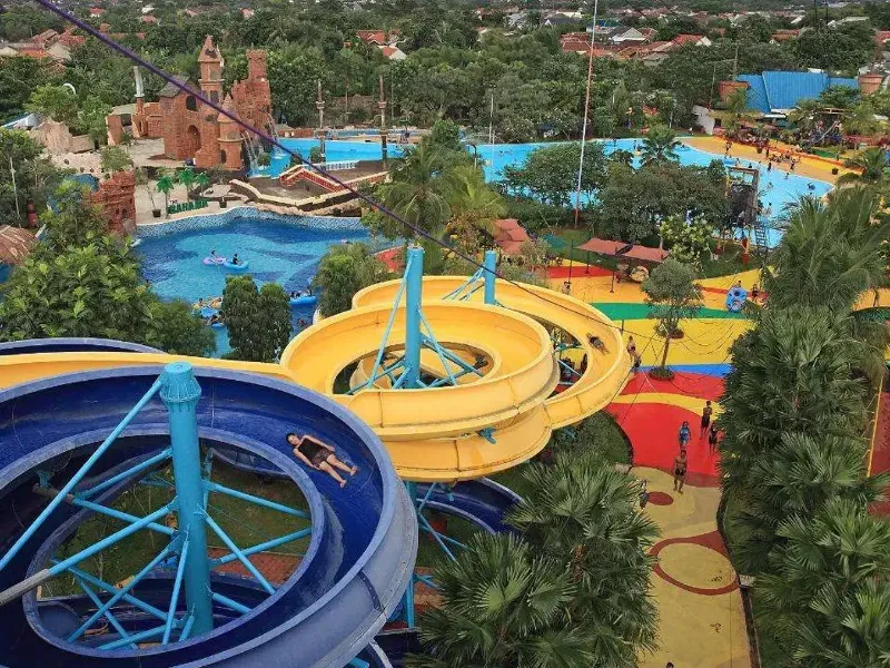 1. Ocean Park, 2. Menteng Park Bintaro, 3. BXSea, 4. Aviary Park, 5. The Nice Garden, 6. Kampung Konservasi Rimbun, 7. Trans Snow World Bintaro, 8. Broadway Alam Sutera, 9. Kandank Jurank Creative Park, 10. Jaletreng Riverpark