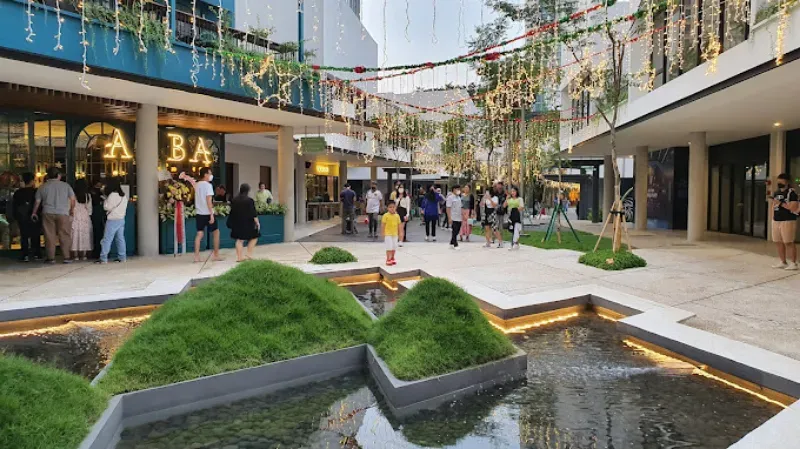 1. Dekat dengan Pusat Bisnis, 2. Akses Mudah ke Setiabudi dan Gatot Subroto, 3. Pusat Perbelanjaan yang Melimpah, 4. Restoran dan Cafe Populer, 5. Dihuni Kalangan Ekspatriat, 6. Menawarkan Banyak Hunian Premium