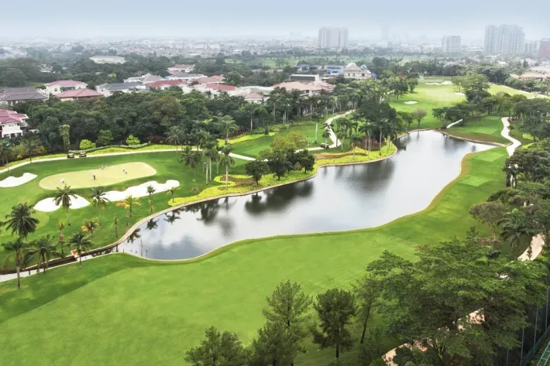 1. Terletak di Kawasan Elit, 2. Akses Mudah ke Rumah Sakit Pondok Indah, 3. Memiliki Pusat Perbelanjaan Pondok Indah Mall, 4. Pilihan Supermarket Premium, 5. Fasilitas Kolam Renang dan Lapangan Golf, 6. Penghuni dari Komunitas Eksklusif