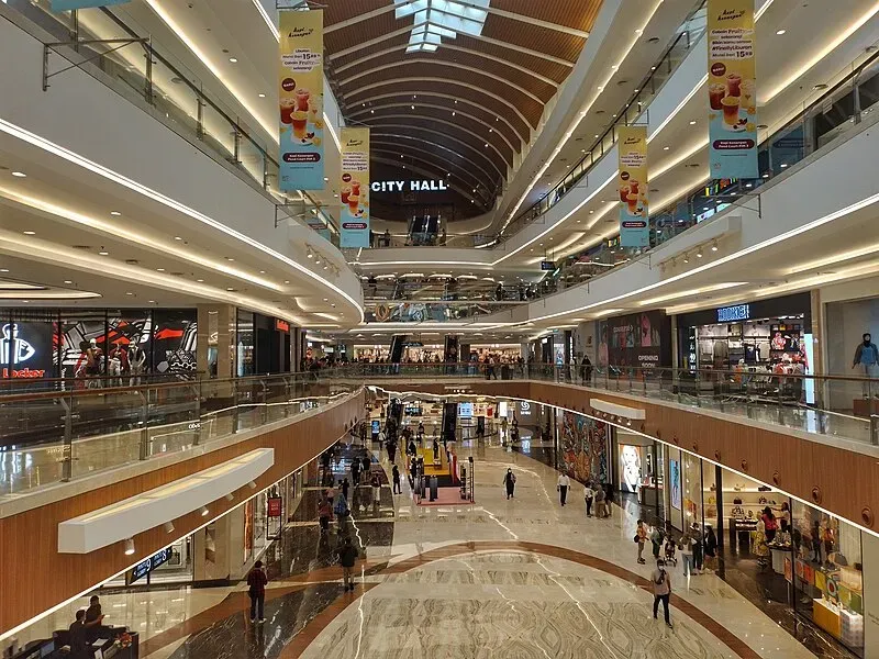 1. Terletak di Kawasan Elit, 2. Akses Mudah ke Rumah Sakit Pondok Indah, 3. Memiliki Pusat Perbelanjaan Pondok Indah Mall, 4. Pilihan Supermarket Premium, 5. Fasilitas Kolam Renang dan Lapangan Golf, 6. Penghuni dari Komunitas Eksklusif
