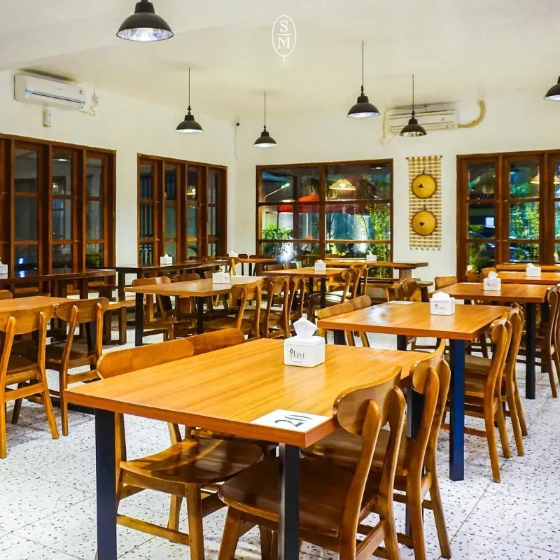 1. AROEM, 2. Karose Bistro , 3. Cibiuk Resto, 4. SAMEDJA, 5. Amanaia, 6. Waroeng Sambal Bakar, 7. Seribu Rasa, 8. Makan Bawah Pohon, 9. Maison Tatsuya, 10. Greyhound Cafe