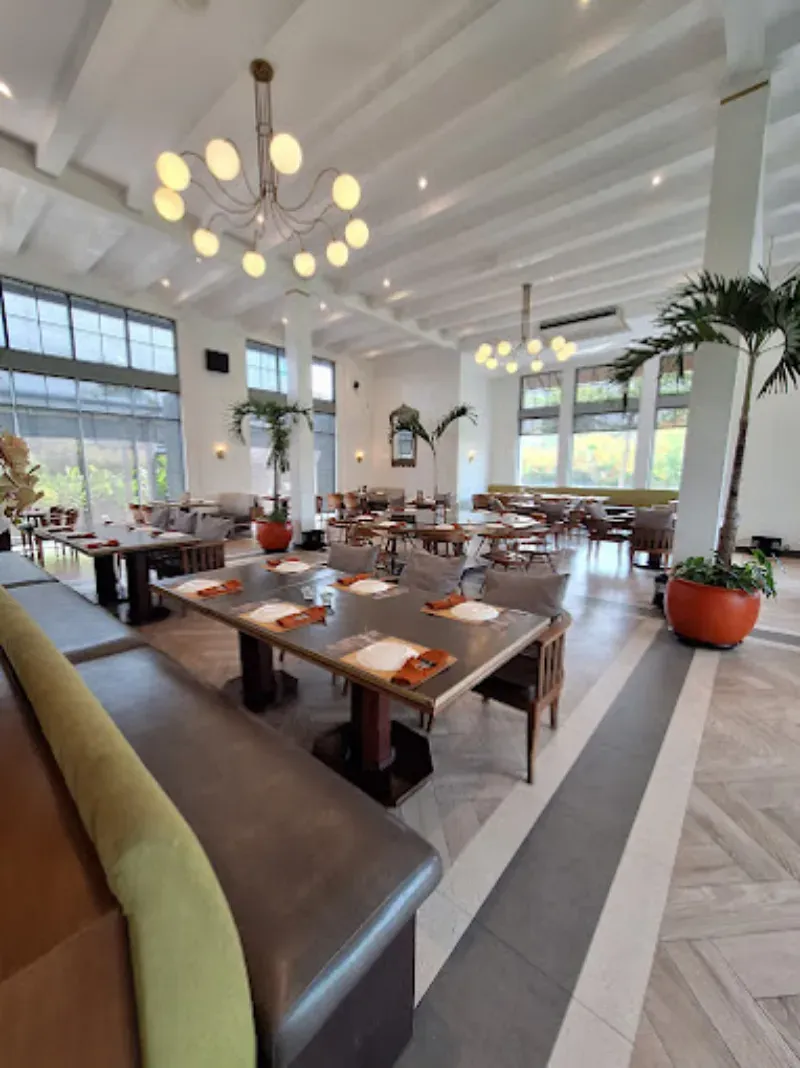 1. AROEM, 2. Karose Bistro , 3. Cibiuk Resto, 4. SAMEDJA, 5. Amanaia, 6. Waroeng Sambal Bakar, 7. Seribu Rasa, 8. Makan Bawah Pohon, 9. Maison Tatsuya, 10. Greyhound Cafe