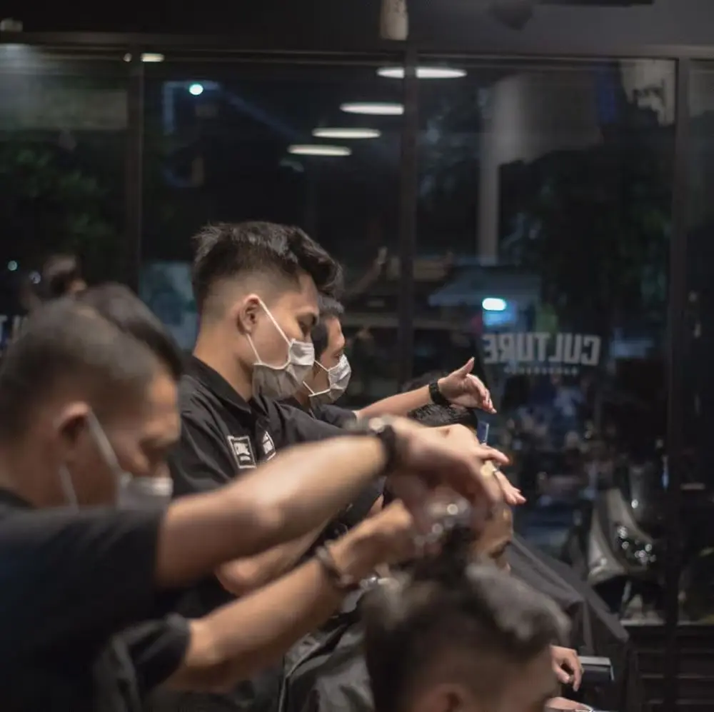 10 Barbershop di Bandung yang Siap Bikin Rambut Makin Kece, 1. Venus Barbershop, 2. BarBerBos, 3. Brocode Barbershop, 4. Culture Barbershop, 5. Golden Barbershop, 6. Rock n Roll Haircutting, 7. Captain Barbershop, 8. The Cut Rumah Barbershop, 9. Venus Barbershop , 10. Glasglow Barbershop