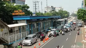 keuntungan tinggal di mampang, 1. Lokasi yang Strategis di Jakarta Selatan, 2. Banyak Tempat Hangout Seru, 3. Akses Mudah dengan Transportasi Umum, 4. Beragam Opsi Tempat Tinggal