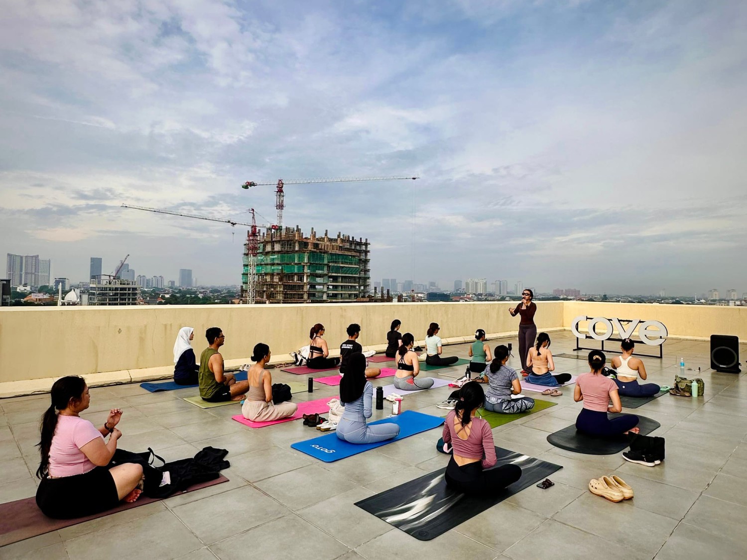 Intimate Yoga Session with Cove Vol 1: Relaksasi dan Energi Positif di Rooftop Cove Prima