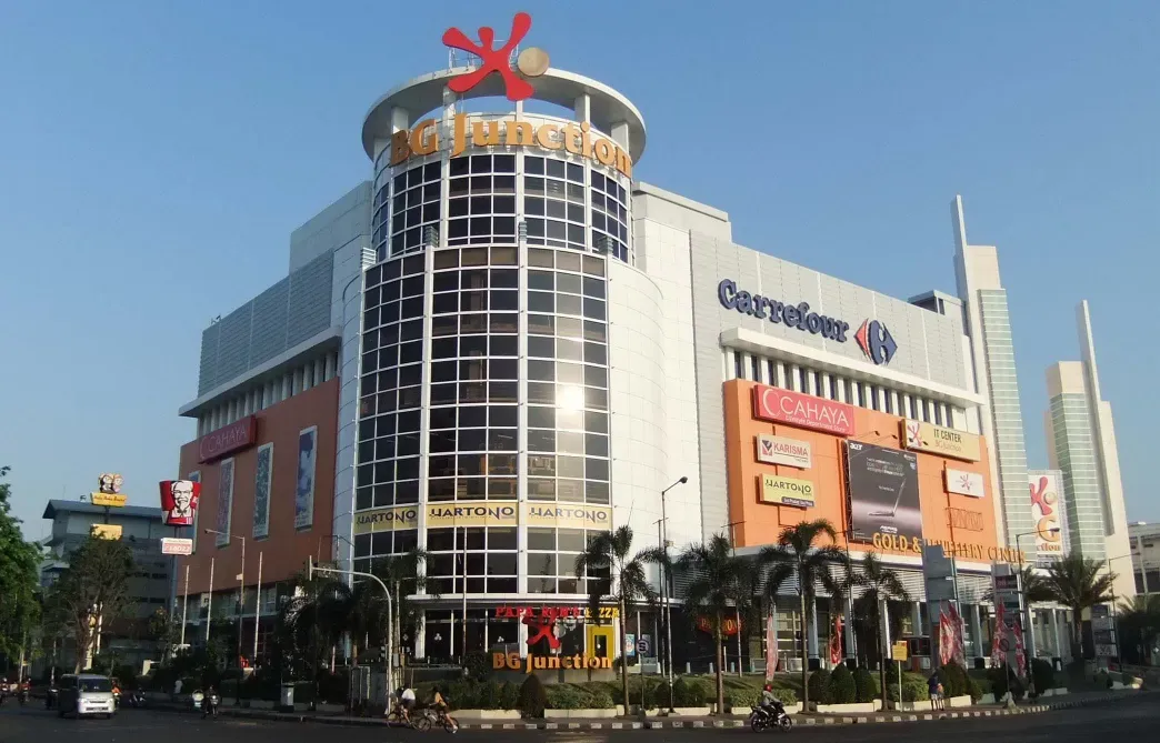 1. Pakuwon Mall Surabaya, 2. Pakuwon Trade Center (PTC), 3. Tunjungan Plaza, 4. Royal Plaza, 5. Ciputra World Surabaya, 6. Galaxy Mall, 7. Grand City Mall, 8. WTC Surabaya, 9. BG Junction Mall, 10. TRANS Icon Mall Surabaya