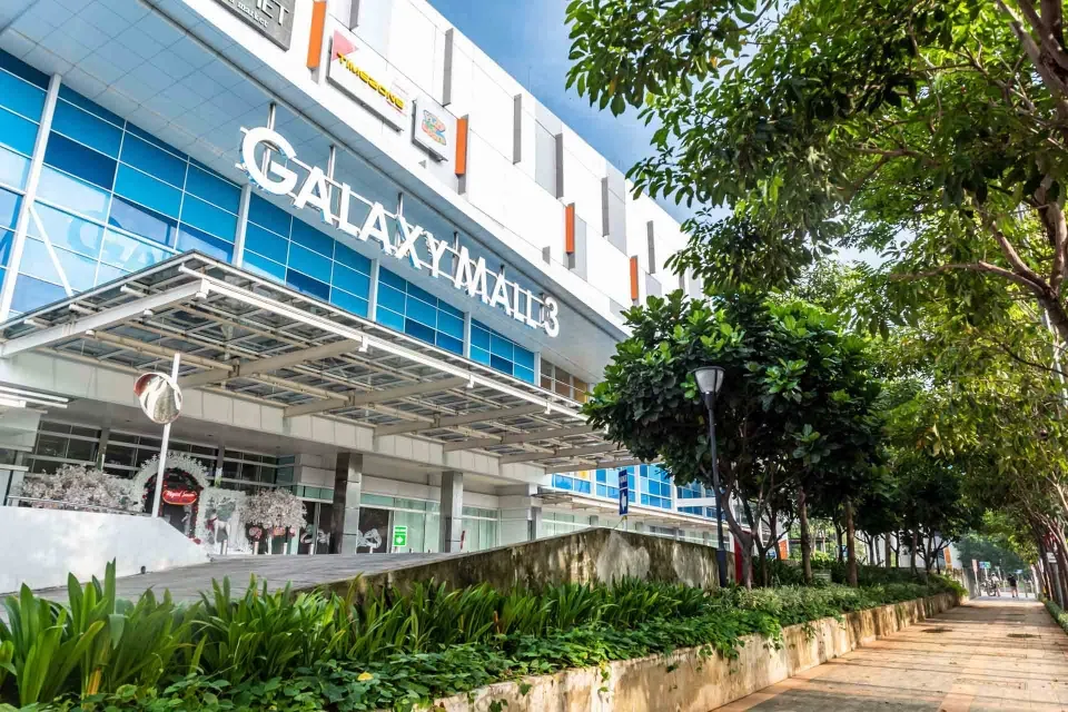 1. Dekat dengan Kampus-kampus Favorit, 2. Memiliki Pusat Perbelanjaan Besar dan Modern, 3. Cafe yang Melimpah untuk Nugas atau Kerja, 4. Lingkungan Aman dan Tertata Rapi, 5. Kemudahan Akses Transportasi