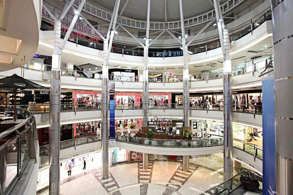 1. Pakuwon Mall Surabaya, 2. Pakuwon Trade Center (PTC), 3. Tunjungan Plaza, 4. Royal Plaza, 5. Ciputra World Surabaya, 6. Galaxy Mall, 7. Grand City Mall, 8. WTC Surabaya, 9. BG Junction Mall, 10. TRANS Icon Mall Surabaya