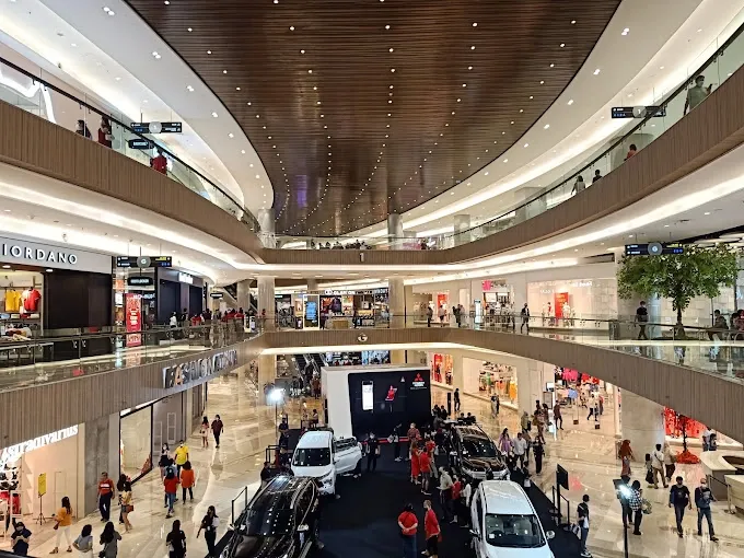 1. Pakuwon Mall Surabaya, 2. Pakuwon Trade Center (PTC), 3. Tunjungan Plaza, 4. Royal Plaza, 5. Ciputra World Surabaya, 6. Galaxy Mall, 7. Grand City Mall, 8. WTC Surabaya, 9. BG Junction Mall, 10. TRANS Icon Mall Surabaya