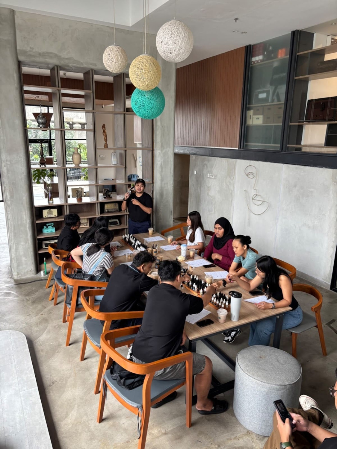 Pengenalan Dunia Parfum, Hands-On Session: Meracik Parfum Sendiri, Workshop Intimate &amp; Insightful, Membawa Pulang Aroma Personal