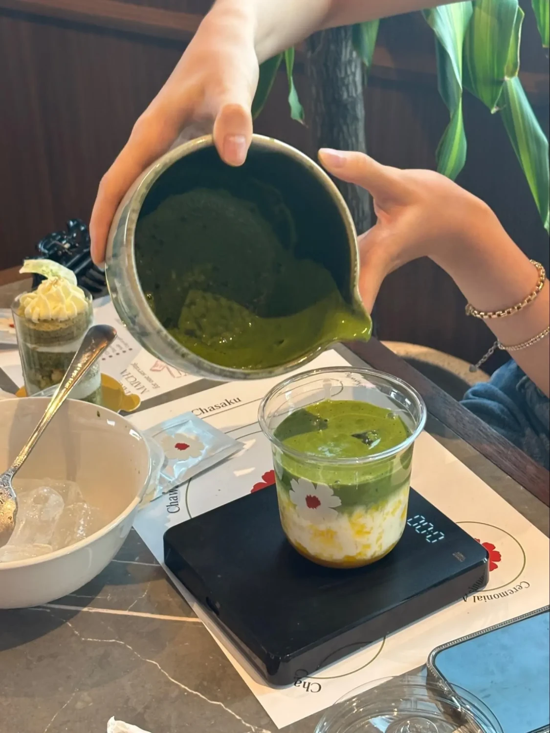 Belajar Matcha Bareng Ahlinya, Eksplorasi Teknik &amp; Demo Minuman, Hands-On Session: Kreasi Matcha ala Coveys, Menutup Sore dengan Hojicha &amp; Kebersamaan