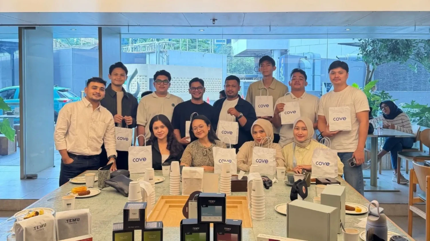 Draw Me a Latte with Titik Temu, Latte Art Workshop untuk Pemula, Proses Belajar yang Interaktif, Suasana Santai di Tengah Kota, Kolaborasi dengan .TEMU, Penutup Sesi