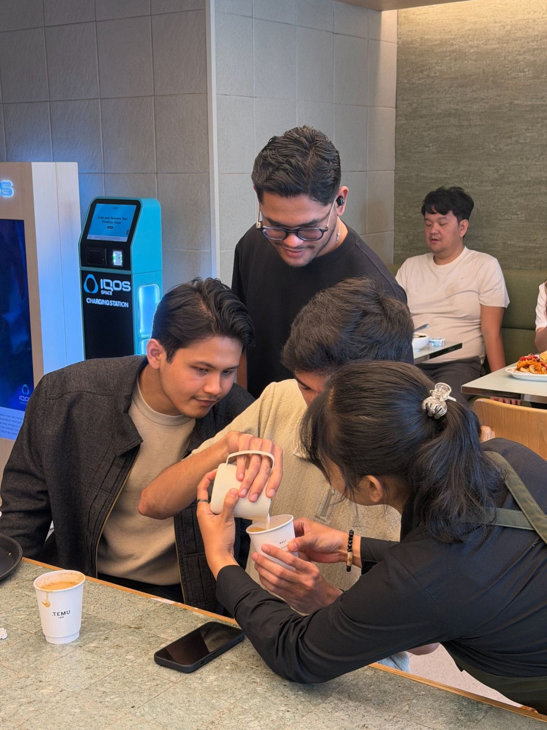 Latte Art Workshop untuk Pemula, Proses Belajar yang Interaktif, Suasana Santai di Tengah Kota, Kolaborasi dengan .TEMU, Penutup Sesi