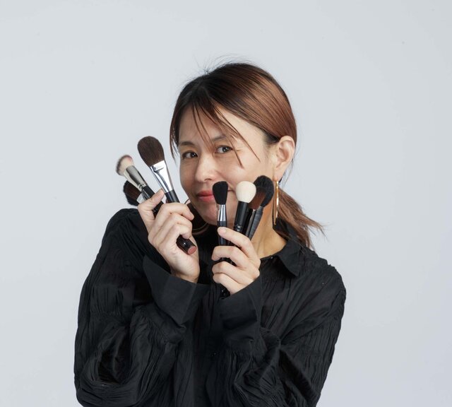 イガリシノブさん、メイクのことを教えてください！, 【お悩みに答えてくれたのは】メイクアップアーティストのイガリシノブさん！, お悩み⑧「自分の顔が嫌い……」, イガリ先生『なりたい誰かのなにか一つを真似してみよう！』, メイクの話がいっぱい！　『紅桃の百色メイク』を読もう！, イガリ先生の小学生向けメイク本が大好評発売中！