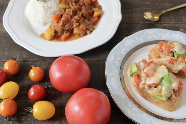 トマトの食感を抑えて偏食を克服！, 「湯むきトマトの焼きブルスケッタ」のレシピ, トマトの青臭さや香りを抑えて偏食を克服！, 「トマト無水カレー」のレシピ, トマトの偏食を克服するための工夫