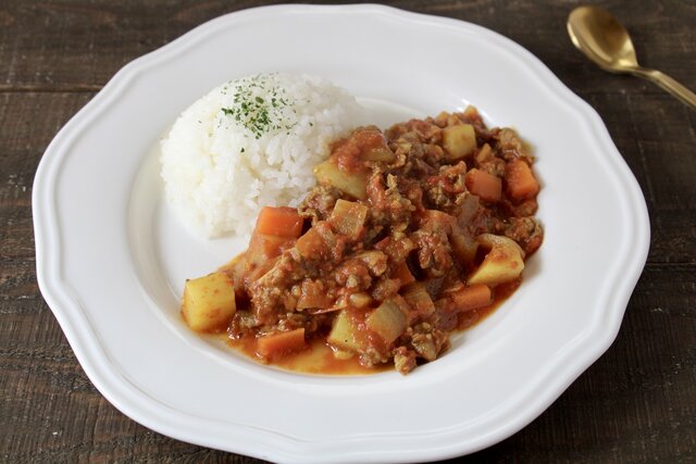 トマトの食感を抑えて偏食を克服！, 「湯むきトマトの焼きブルスケッタ」のレシピ, トマトの青臭さや香りを抑えて偏食を克服！, 「トマト無水カレー」のレシピ, トマトの偏食を克服するための工夫