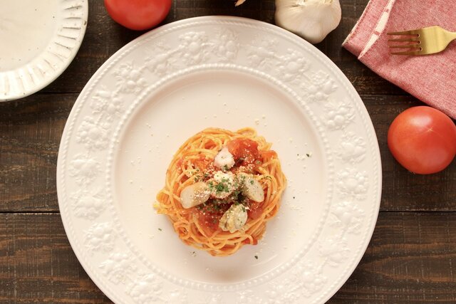 トマトの食感を抑えて偏食を克服！, 「湯むきトマトの焼きブルスケッタ」のレシピ, トマトの青臭さや香りを抑えて偏食を克服！, 「トマト無水カレー」のレシピ, トマトの偏食を克服するための工夫