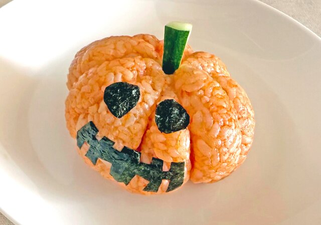 １．ジャック・オー・ランタンのおにぎり, ２．ミイラソーセージ, ３．ホウキちくわ, ４．おばけかぼちゃ餃子, ５．おばけポテト