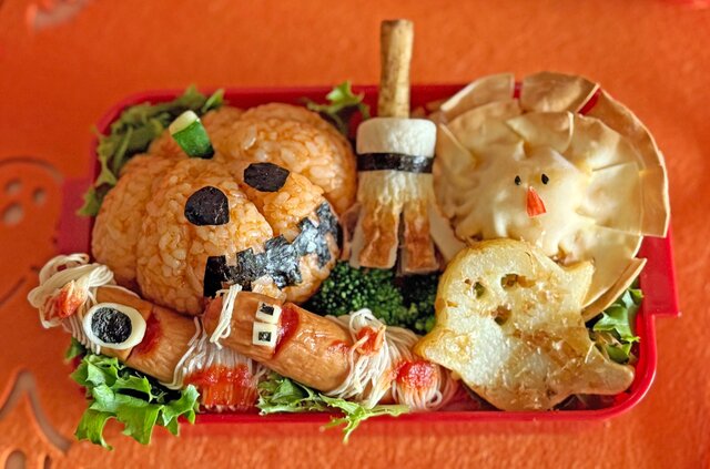 １．ジャック・オー・ランタンのおにぎり, ２．ミイラソーセージ, ３．ホウキちくわ, ４．おばけかぼちゃ餃子, ５．おばけポテト
