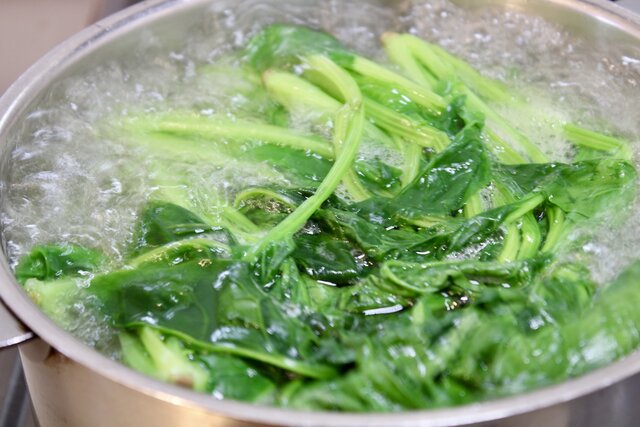 ほうれん草の苦みやえぐみを抑えて偏食を克服！, 「ほうれん草入りさつまいもマッシュポテト」のレシピ, ほうれん草の繊維をやわらげて偏食を克服！, ほうれん草入りカニカマ卵, ほうれん草の偏食を克服するための工夫