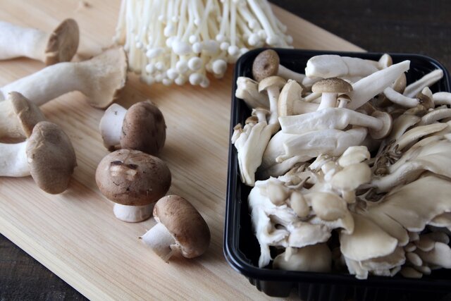 しいたけ、しめじ、えのき〈きのこ類〉のにおいを抑えて偏食を克服！, 「即席しいたけハヤシライス」のレシピ, しいたけ、しめじ、えのき〈きのこ類〉の食感をやわらげて偏食を克服！, 「しめじのチーズリゾット」のレシピ, しいたけ、しめじ、えのき〈きのこ類〉の偏食を克服するための工夫