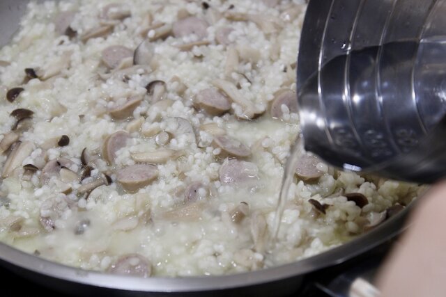 しいたけ、しめじ、えのき〈きのこ類〉のにおいを抑えて偏食を克服！, 「即席しいたけハヤシライス」のレシピ, しいたけ、しめじ、えのき〈きのこ類〉の食感をやわらげて偏食を克服！, 「しめじのチーズリゾット」のレシピ, しいたけ、しめじ、えのき〈きのこ類〉の偏食を克服するための工夫