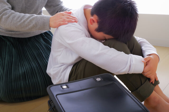 フリースクール「とは」―暗闇の中で手がかりを探す, リスク回避の心理―「やばい」という検索, 経済的障壁―自己負担・助成金・地域格差, 制度の壁―「出席扱い」と「進路」へのこだわり, 多様化するニーズ――発達障害、HSC、ギフテッド, オンラインフリースクールの台頭, フリースクールの地域格差, 何を決めるのか？　どこを選ぶのか？　―親の葛藤, 教育や学校の大変革　目撃者として, 「フリースクール関連」検索ボリューム上位42語