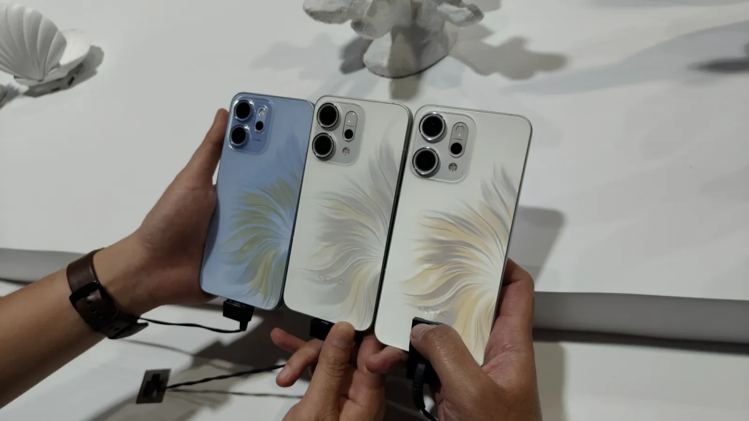Desain Iridescent Mermaid, Unggulkan Dimensity 8450, Hadir dengan ColorOS 15 dan Fitur-Fitur AI, Preorder OPPO Reno14 Series