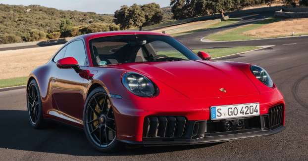 2025 Porsche 911 Carrera 4 GTS-1