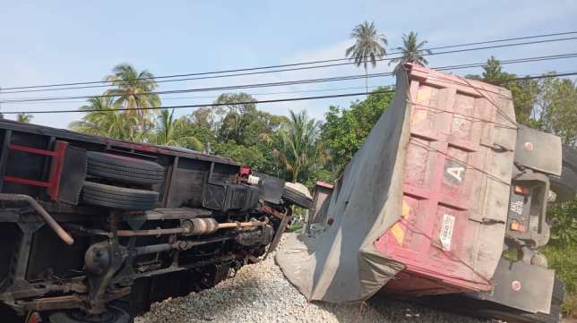 FRU truck crash-2