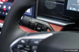 2025-Proton-X50-Preview-Malaysia-Flagship-Studio-Int-6, Engine: From three cylinders to four – power, efficiency up, Exterior: Gaping mouth, cleaner rear end, Interior: Unlike any Binyue – unique to X50?, Technology: Qualitative and quantitative quantum leaps, Very brief driving impressions, Variants and equipment: Raising the base; maybe not the bar