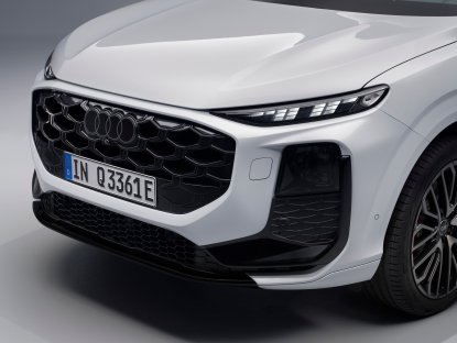 Glacier white metallic, static studio shot, exterior, detail view front