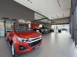 Isuzu 3S centre Kuantan-showroom
