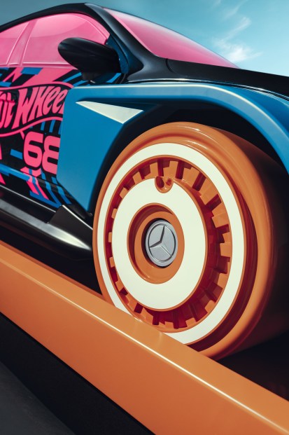 Mercedes-Benz CLA Hot Wheels art car 17