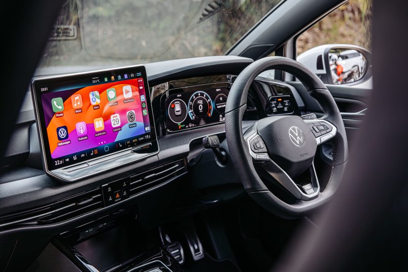 Volkswagen New Golf R-Line_Multifunction Sports Steering Wheel
