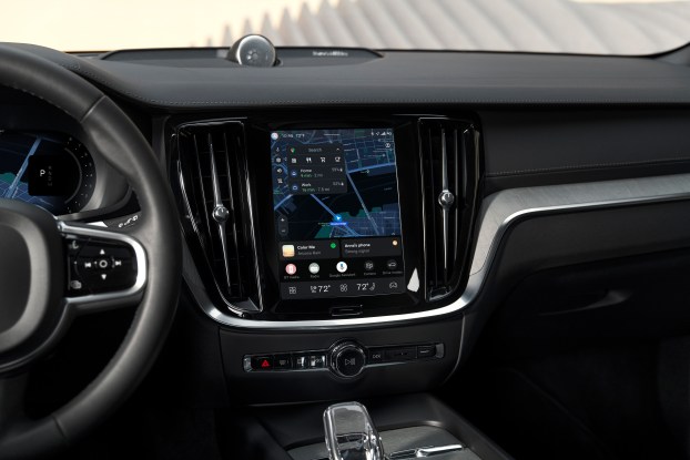 Volvo Car UX OTA update V60CC-1