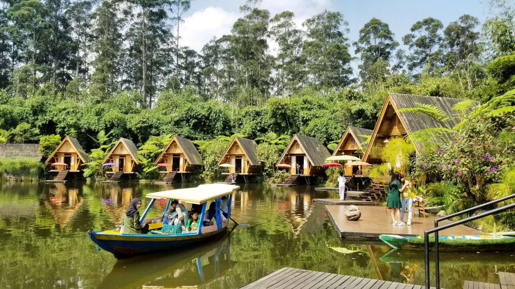 10 Tempat Glamping di Bandung Untuk Liburan Terbaik