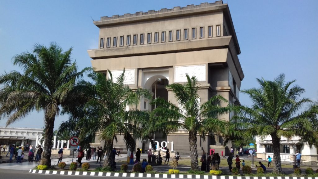 17 Tempat Wisata di Kediri yang Lagi Hits Terbaru 2025