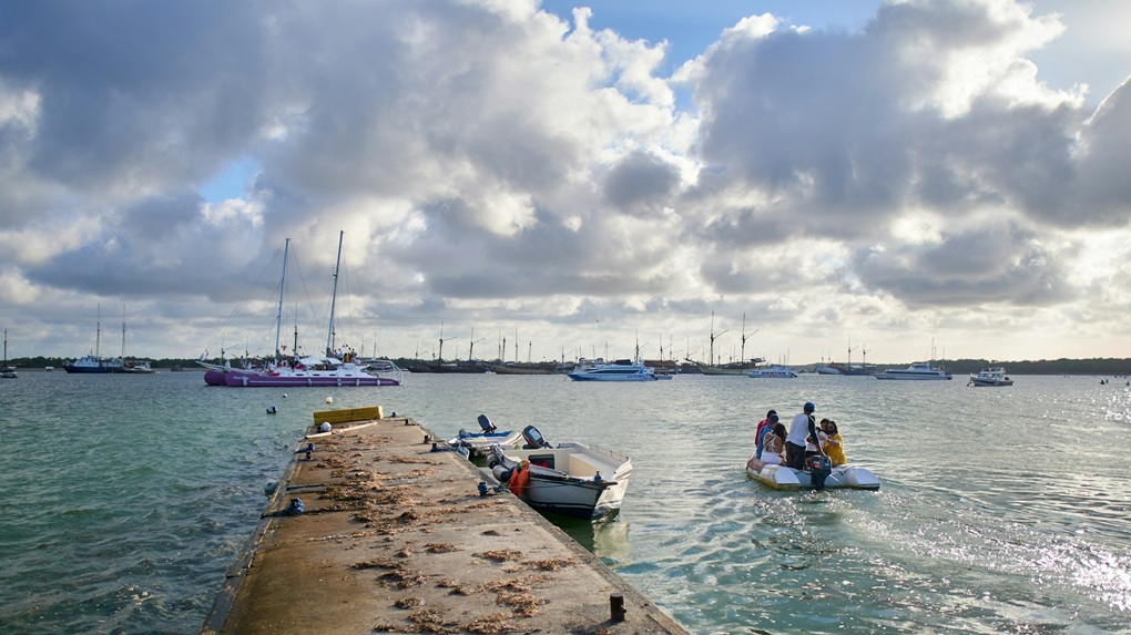 5 Pantai Terbaik di Sanur Bali Favorit Wisatawan, 1. Pantai Sanur: Ikon Utama Sanur yang Menawan, 2. Pantai Sindhu: Tempat Tenang untuk Melepas Penat, 3. Pantai Mertasari: Surga Tersembunyi di Sanur, 4. Pantai Semawang: Kombinasi Alam dan Budaya, 5. Pantai Karang: Pantai Eksotis dengan Pemandangan Unik, Tips Berkunjung ke Pantai-Pantai di Sanur, Fakta Menarik tentang Sanur, Kesimpulan