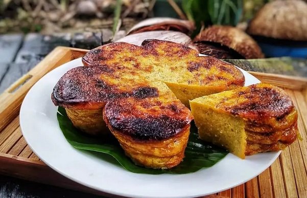 11 Oleh-oleh Khas Batam yang Wajib jadi Buah Tangan, 1. Luti Gendang: Roti Isi Ikan Suwir yang Bikin Ketagihan, 2. Otak-Otak Batam: Cita Rasa Laut yang Autentik, 3. Bingka Bakar: Kue Tradisional dengan Sentuhan Modern, 4. Kek Pisang Villa: Jadikan Momen Manis di Rumah, 5. Bilis Molen: Perpaduan Unik Gurih dan Renyah, 6. Mie Tarempa Instan: Rasa Otentik Khas Batam di Rumah, 7. Mie Lendir: Nikmat Gurih dengan Kuah Kacang Kental, 8. Putu Piring: Cemilan Tradisional dengan Rasa Otentik, 9. Batik Gonggong: Kain Batik Unik dengan Motif Laut, 10. Kerajinan Tangan dari Kerang: Suvenir Eksotis Asal Batam, 11. Barang Branded: Surga Belanja dengan Harga Miring