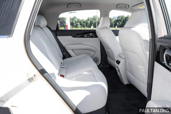 2025-Proton-eMas 5-Preview-Drive-Malaysia-Camo-Grey-White-Interior-19