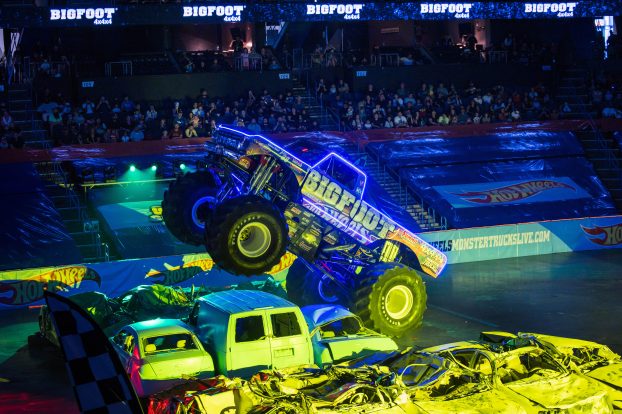 Hot Wheels Monster Trucks Live Glow-N-Fire Malaysia-1