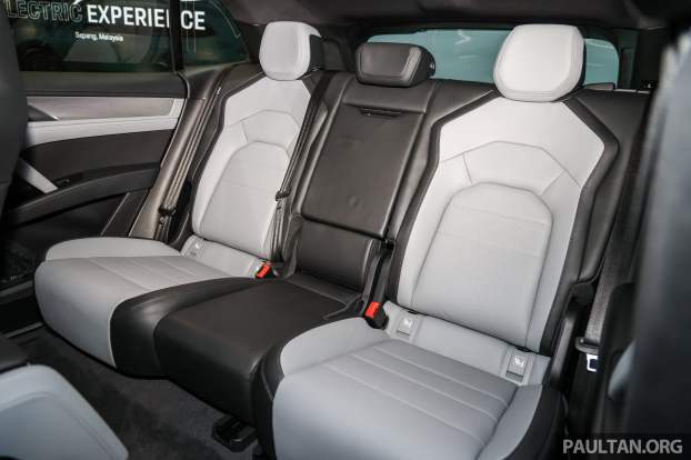 2026-Porsche-Cayenne-Electric-57