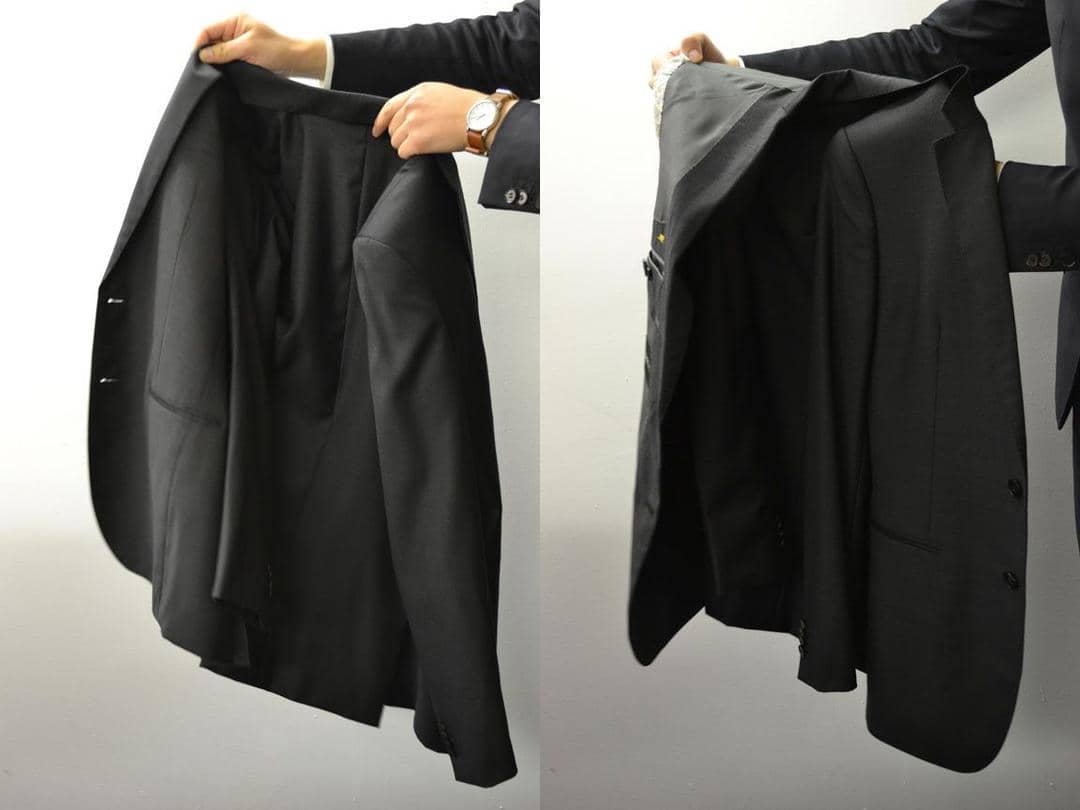 1. Angkat dan balik setelan blazer atau jas, 2. Lipat bagian bahu, 3. Lipat setengah bagian, 4. Done!