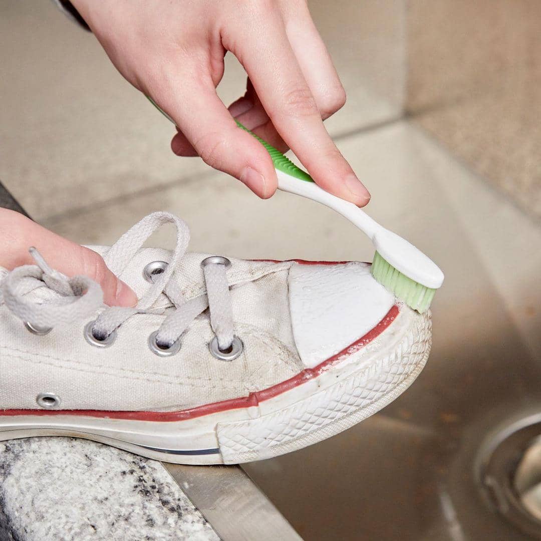 1. Bersihan sebelum disimpan, 2. Urutkan berdasarkan warna dan fungsi, 3. Simpan sepatu secara rapi dalam suhu yang stabil, 4. Pilih rak sebagai pilihan untuk merapikan sepatu, 5. Semakin rapi, simpan sepatu kamu dalam kotak plastik