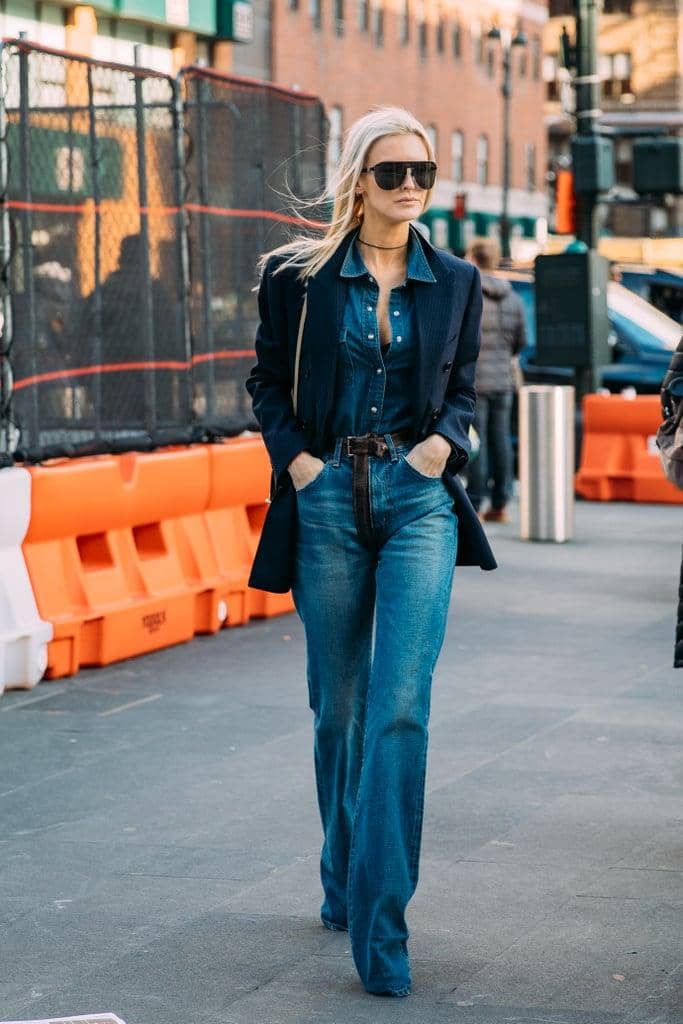 1. Ikat pinggang kulit warna hitam bisa menjadi pilihan yang tepat ketika akan memakai outfit bernuansa denim., 2. Ikat pinggang dengan logo yang ikonik akan menyempurnakan penampilanmu yang edgy saat pakai blanket-style layer dan high knee boots., 3. Jadikan OOTD ke kantor lebih modis dengan perpaduan blazer dan ikat pinggang warna cokelat yang senada dengan leather pants. Saat musim hujan, jangan ragu menambahkan coat sebagai outerwear., 4. Berniat pakai outfit yang simpel saat berakhir pekan dengan sleeveless top dan white pants, coba tambahkan ikat pinggang berwarna kontras sebagai aksesorinya. Terlihat minimalis namun bisa buat gayamu tampak beda., 5. Slip dress yang terkesan seksi bisa berubah 180 derajat menjadi busana yang tampak lebih keren ketika ditambahkan ikat pinggang dan ankle boots lho! Berani coba?